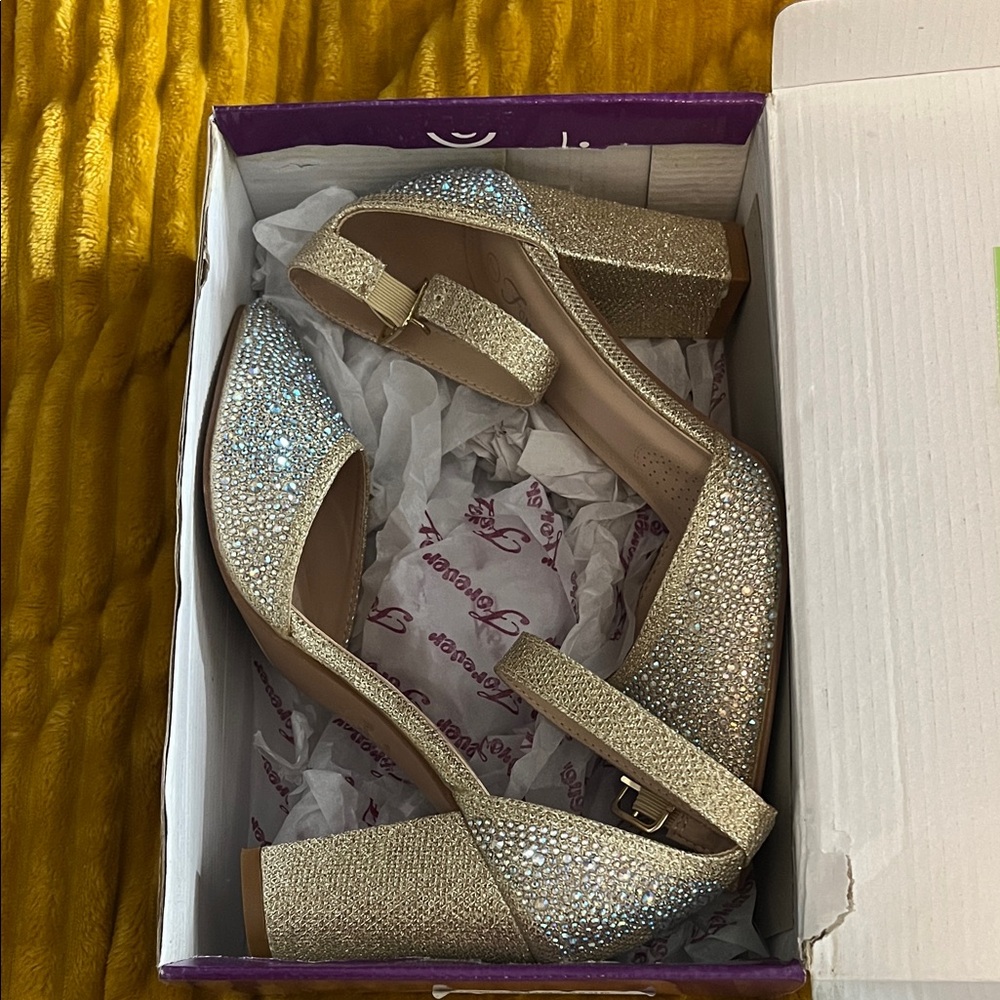 Sparkly champagne  size 7 heels